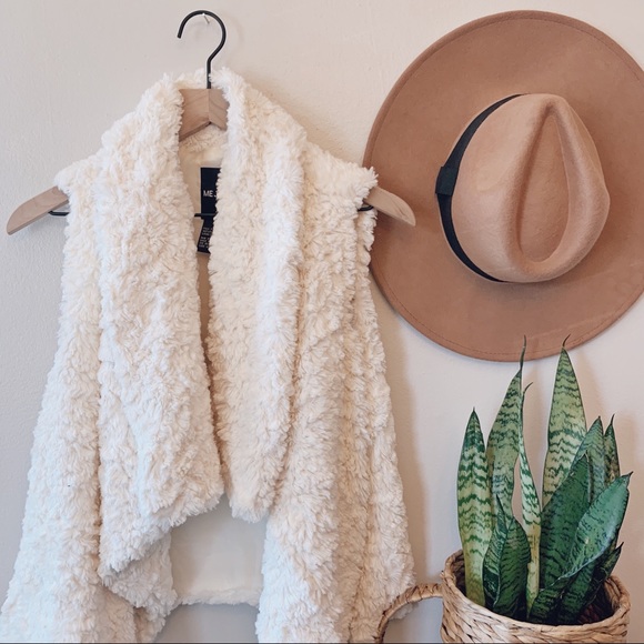 Me Jane Jackets & Blazers - 🍁 Soft Faux Fur Waterfall Vest 🍁